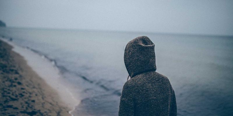 固态电池产业化进程深度解析：技术瓶颈、市场格局与未来三年投资机会