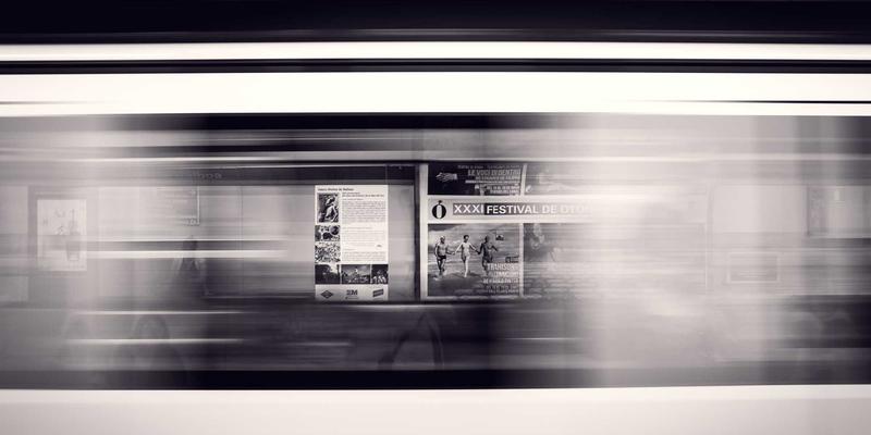 新能源汽车电池技术路线深度解析：固态电池与液态锂电的未来前景与行业资讯